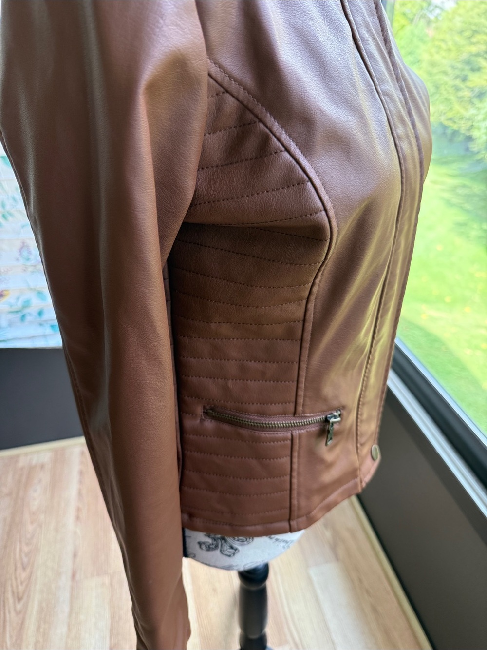 “NEW LOOK” POLYURETHANE.\RAYON\POLYESTER JACKET SIZS S - Picture 4 of 10
